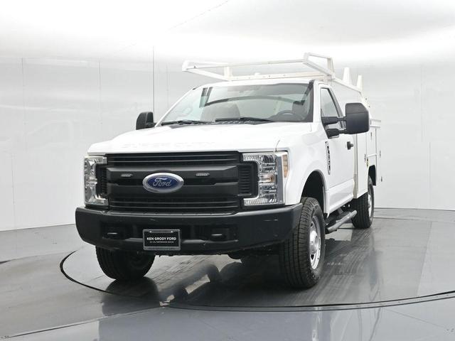 Photo of 2019 Oxford White Ford F-250