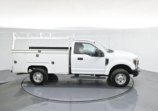 Photo of 2019 Oxford White Ford F-250