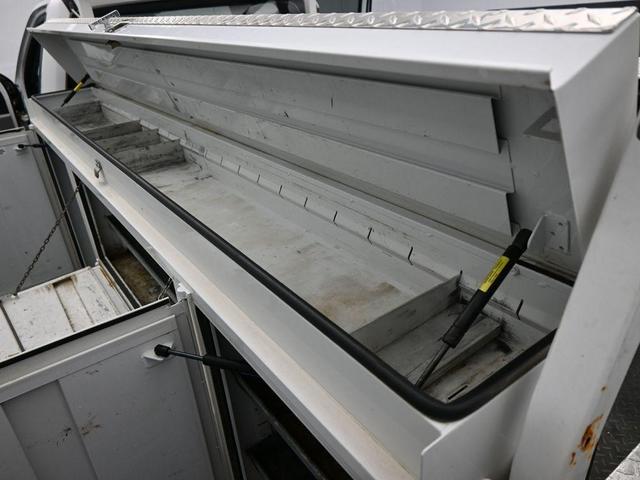 Photo of 2019 Oxford White Ford F-250