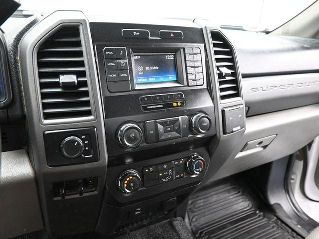 Photo of 2019 Oxford White Ford F-250