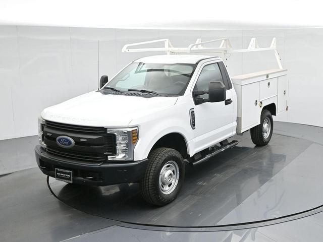 Photo of 2019 Oxford White Ford F-250