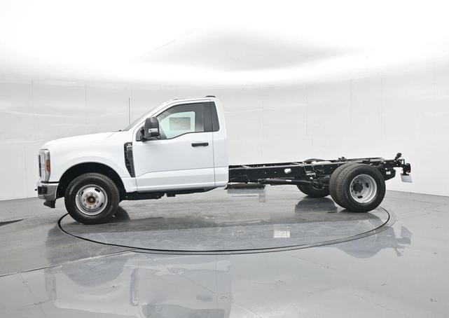 Photo of 2026 Oxford White Ford F-350