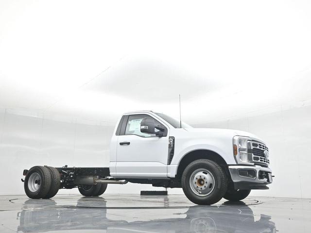 Photo of 2026 Oxford White Ford F-350