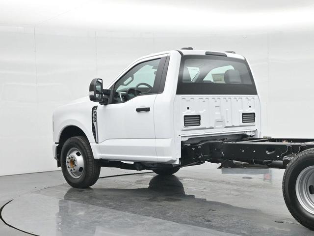Photo of 2026 Oxford White Ford F-350