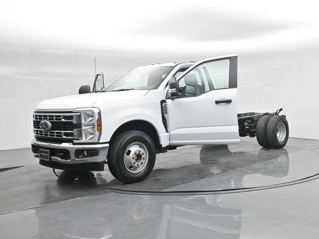 Photo of 2026 Oxford White Ford F-350