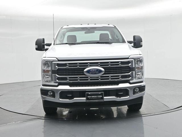 Photo of 2026 Oxford White Ford F-350