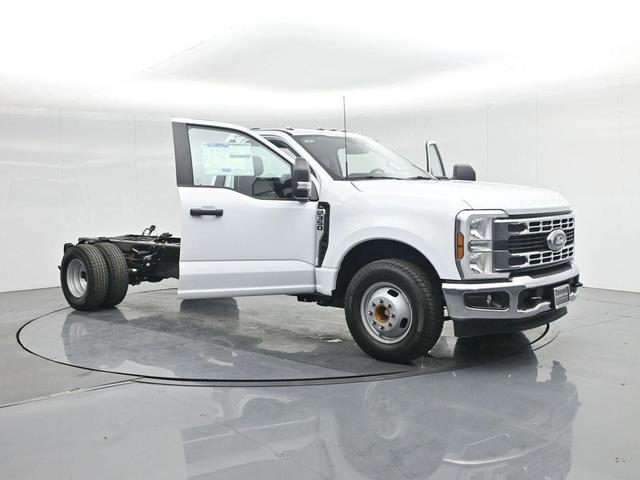 Photo of 2026 Oxford White Ford F-350