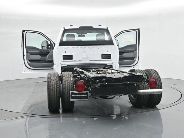 Photo of 2026 Oxford White Ford F-350