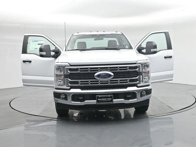 Photo of 2026 Oxford White Ford F-350
