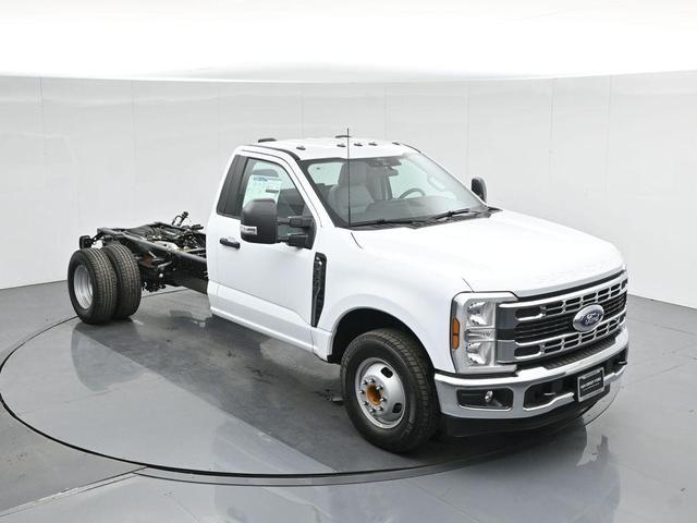 Photo of 2026 Oxford White Ford F-350