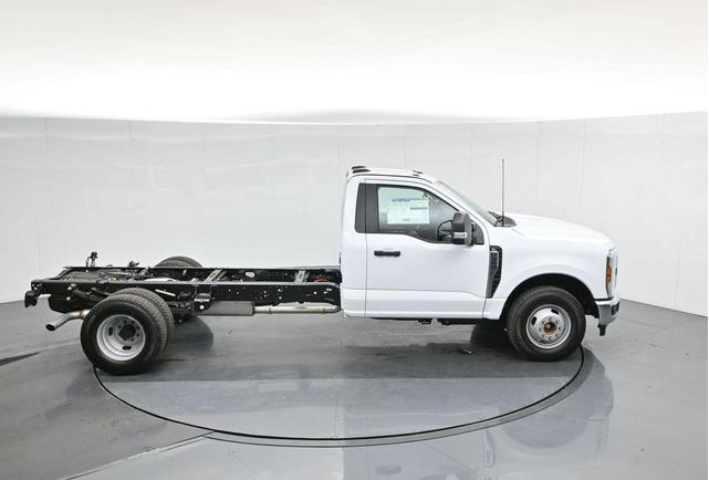 Photo of 2026 Oxford White Ford F-350