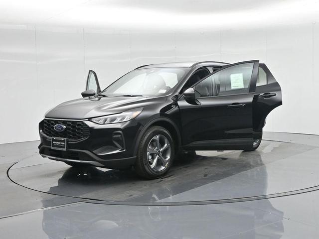 Photo of 2025 Black Metallic Ford Escape