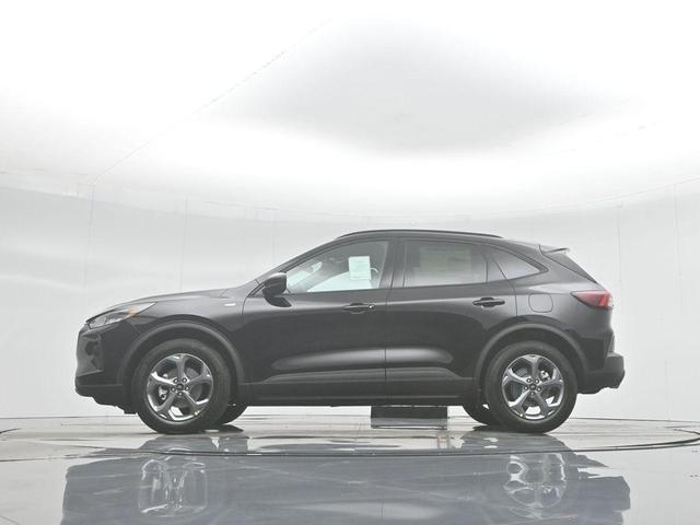 Photo of 2025 Black Metallic Ford Escape