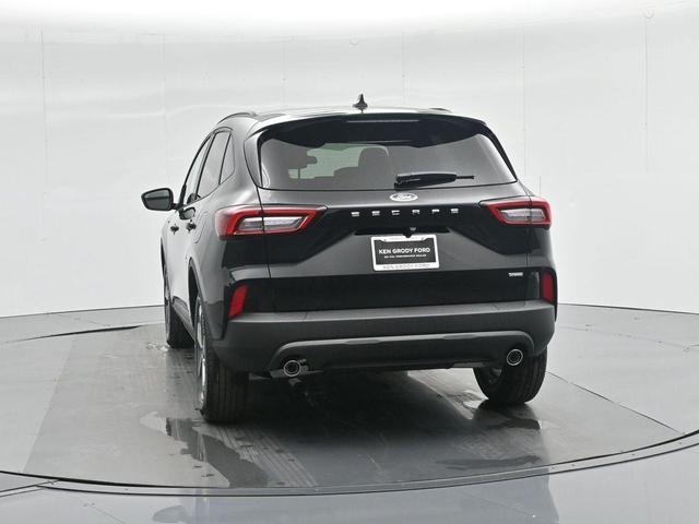 Photo of 2025 Black Metallic Ford Escape