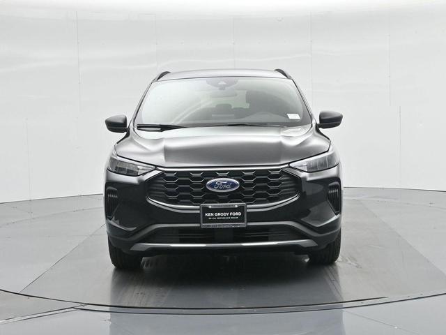 Photo of 2025 Black Metallic Ford Escape