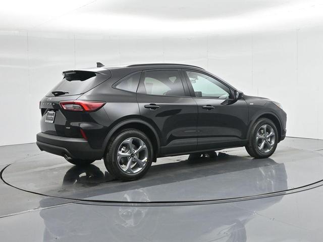 Photo of 2025 Black Metallic Ford Escape