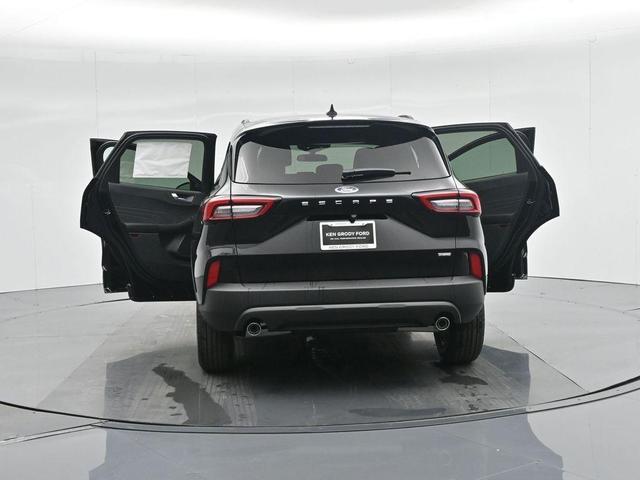 Photo of 2025 Black Metallic Ford Escape