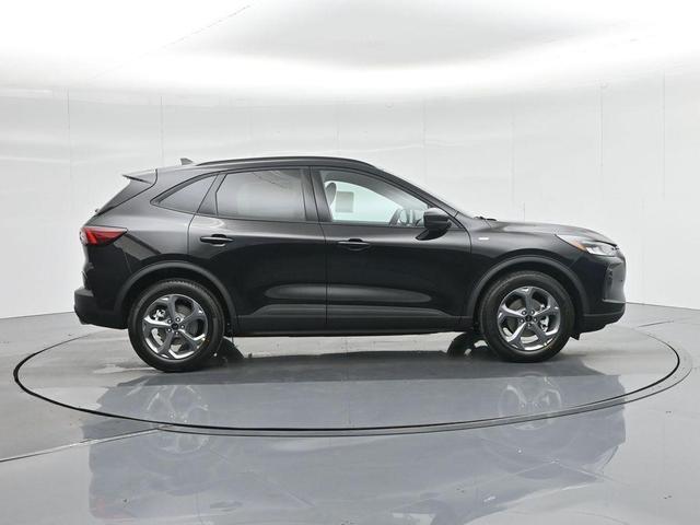 Photo of 2025 Black Metallic Ford Escape