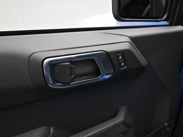 Photo of 2025 Blue Metallic Ford Bronco
