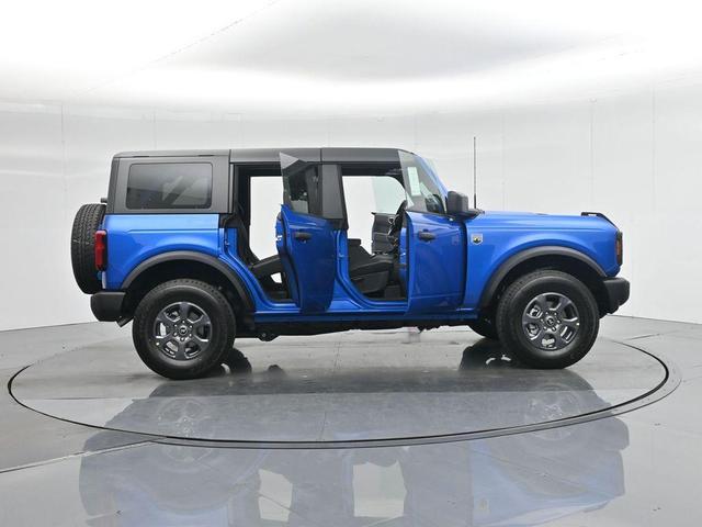 Photo of 2025 Blue Metallic Ford Bronco