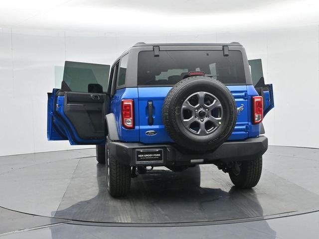 Photo of 2025 Blue Metallic Ford Bronco