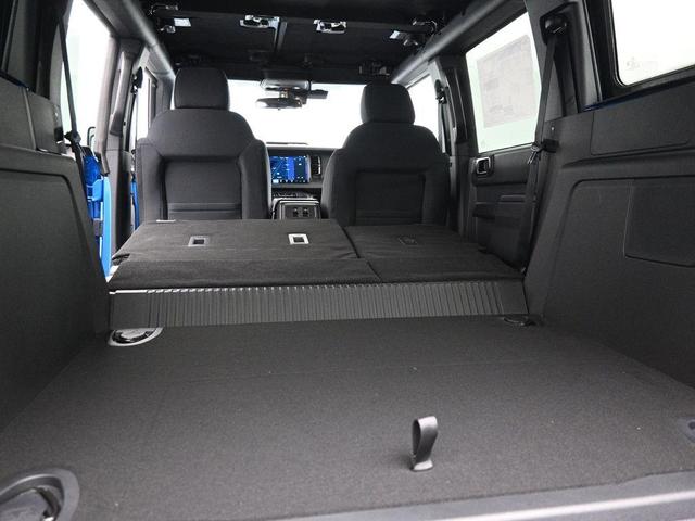 Photo of 2025 Blue Metallic Ford Bronco