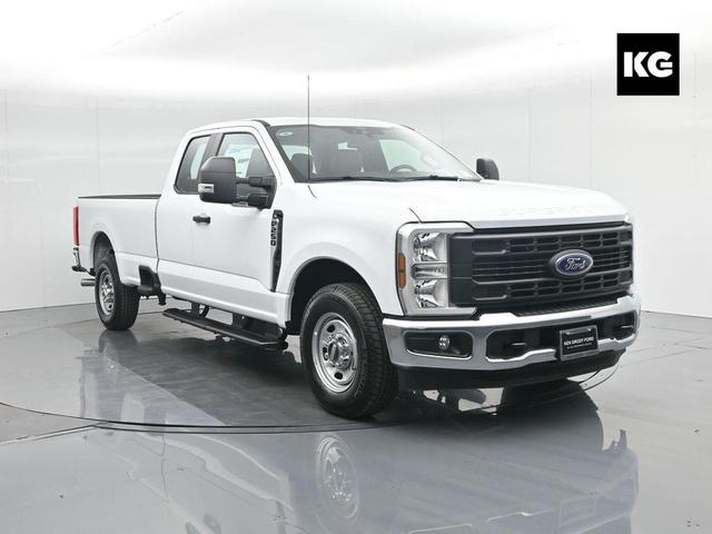 Photo of 2025 Oxford White Ford F-250