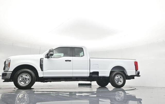Photo of 2025 Oxford White Ford F-250
