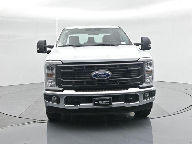Photo of 2025 Oxford White Ford F-250