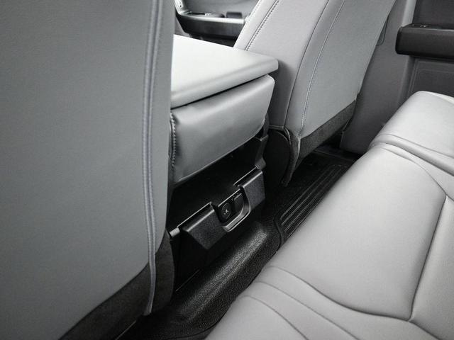 Photo of 2025 Oxford White Ford F-250