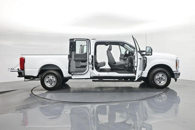 Photo of 2025 Oxford White Ford F-250