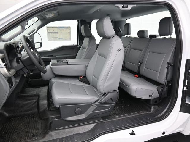 Photo of 2025 Oxford White Ford F-250