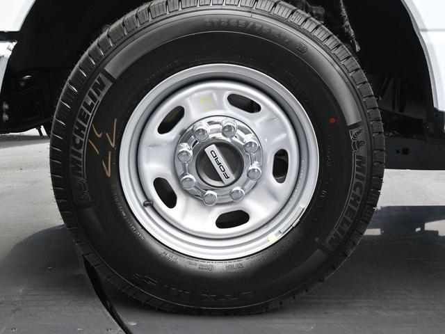 Photo of 2025 Oxford White Ford F-250