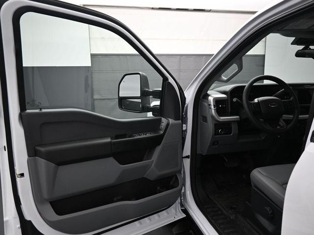 Photo of 2025 Oxford White Ford F-250