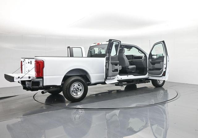 Photo of 2025 Oxford White Ford F-250