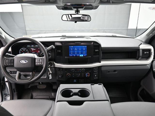 Photo of 2025 Oxford White Ford F-250