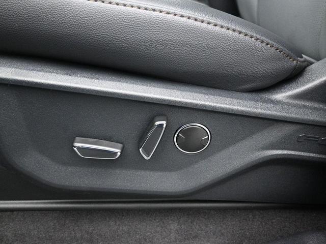 Photo of 2025 Black Metallic Ford F-150 Lightning