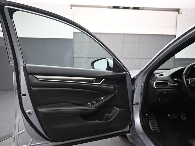 Photo of 2019 Lunar Silver Metallic Honda Accord
