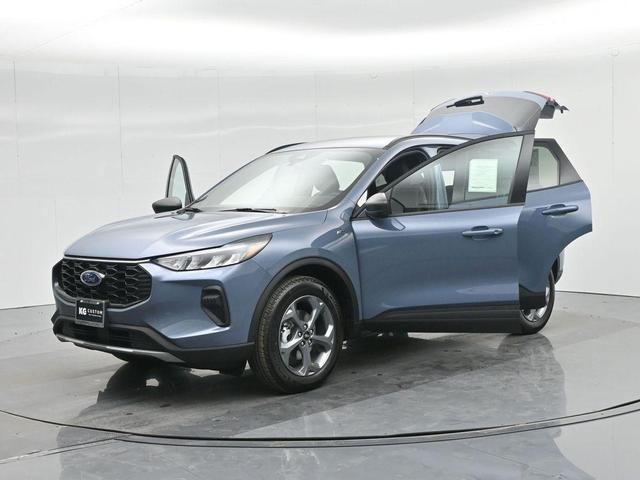 Photo of 2025 Vapor Blue Ford Escape