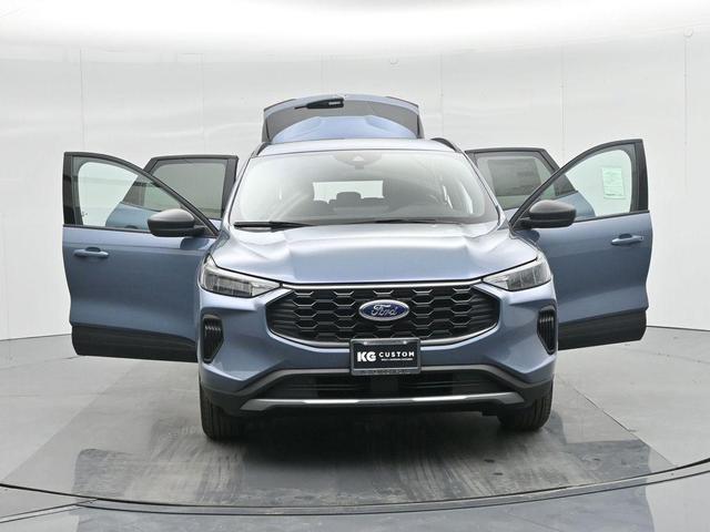 Photo of 2025 Vapor Blue Ford Escape