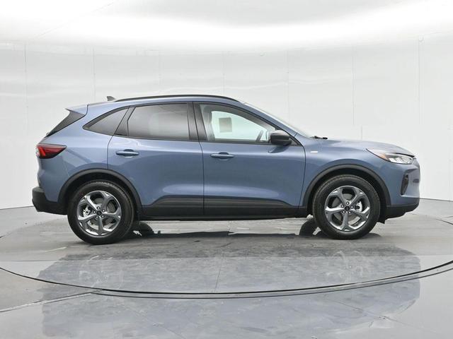Photo of 2025 Vapor Blue Ford Escape