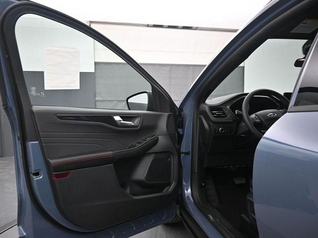 Photo of 2025 Vapor Blue Ford Escape