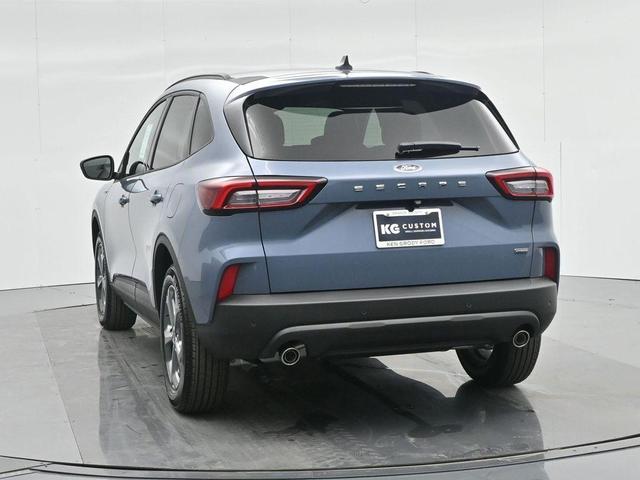 Photo of 2025 Vapor Blue Ford Escape