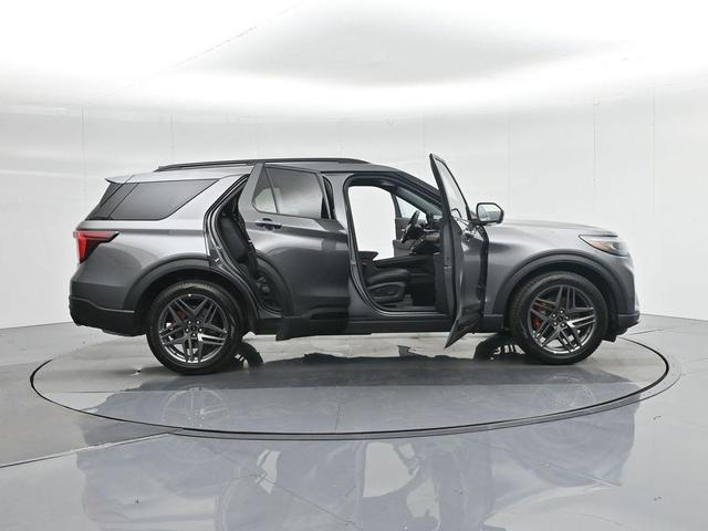 Photo of 2025 Gray Ford Explorer