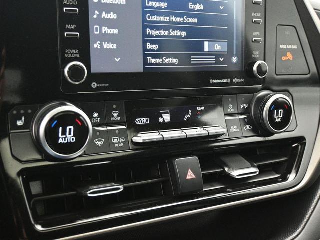 Photo of 2020 Midnight Black Metallic Toyota Highlander