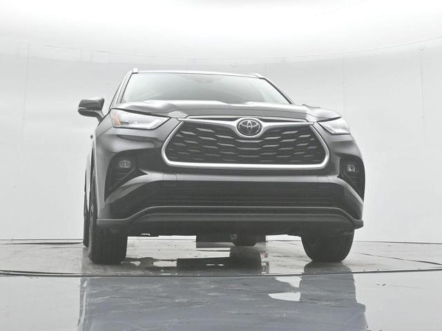 Photo of 2020 Midnight Black Metallic Toyota Highlander