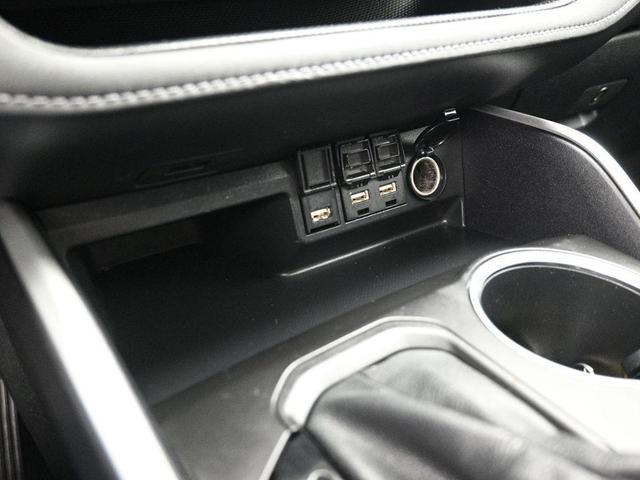 Photo of 2020 Midnight Black Metallic Toyota Highlander