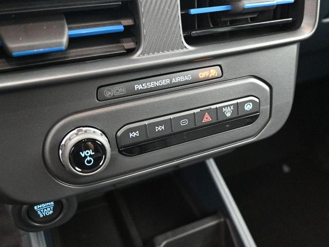 Photo of 2025 Oxford White Ford Maverick