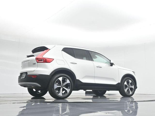 Photo of 2025 Crystal White Pearl Volvo XC40