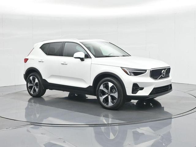 Photo of 2025 Crystal White Pearl Volvo XC40